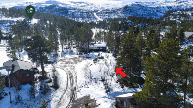 Solrik tomt rett ved ski og lysløyper. Flott utsikt.