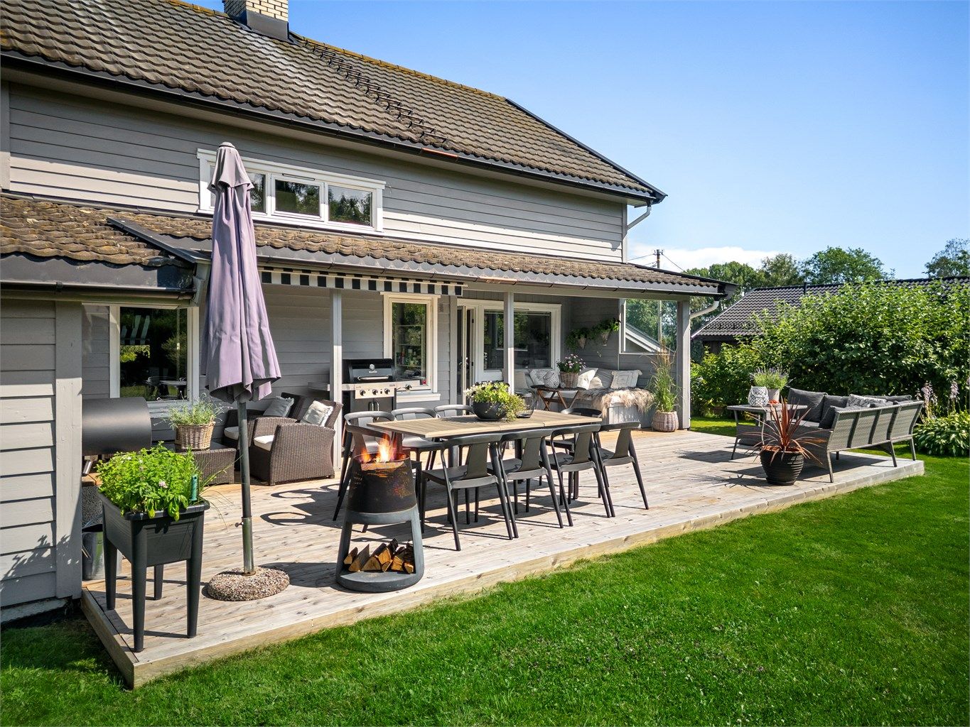 Deler av terrassen er takoverbygget (ikke byggemeldt)