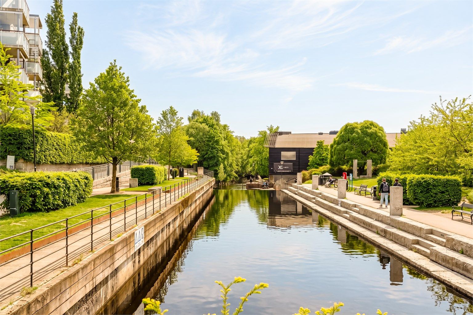 Her bor du urbant og idyllisk langs Akerselva med badeplasser, turstier og friområder rett utenfor døren. Foto: Chris Borowiak