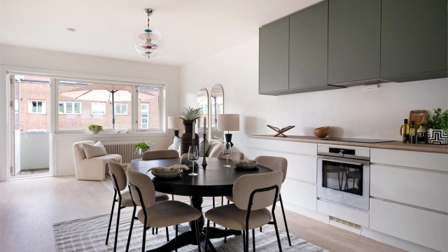 Velkommen til denne stilfulle leiligheten i Wilhelm Færdens vei 13 B, presentert av Krogsveen med bilder fra Chris Borowiak.