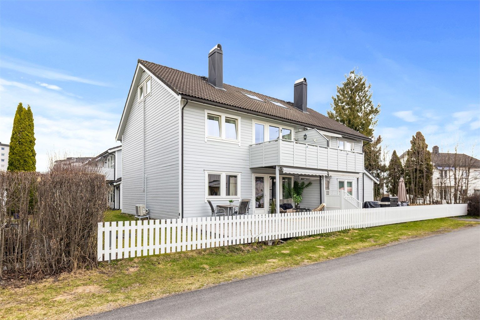 Jølsengata Borettslag er et lite og veldrevet lag med 8 boenheter. Fellesutgiftene inkluderer bl.a TV og internett.