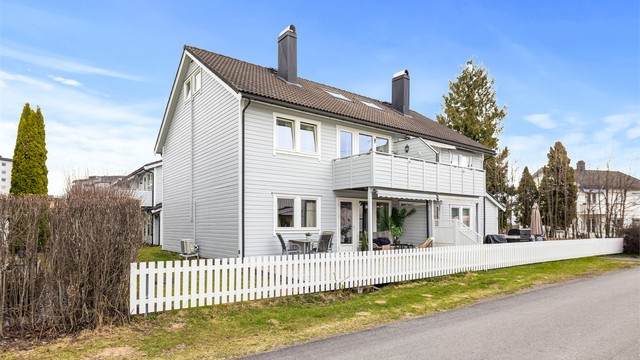 Jølsengata Borettslag er et lite og veldrevet lag med 8 boenheter. Fellesutgiftene inkluderer bl.a TV og internett.