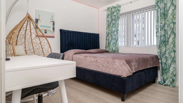 Det andre soverommet er også romslig, og egner seg godt som barnerom, gjesterom eller kontor.