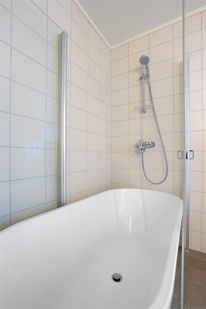 Badekar med dusjløsning.