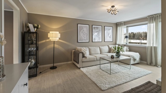 Delikat og smakfullt innredet leilighet med vestvendt veranda