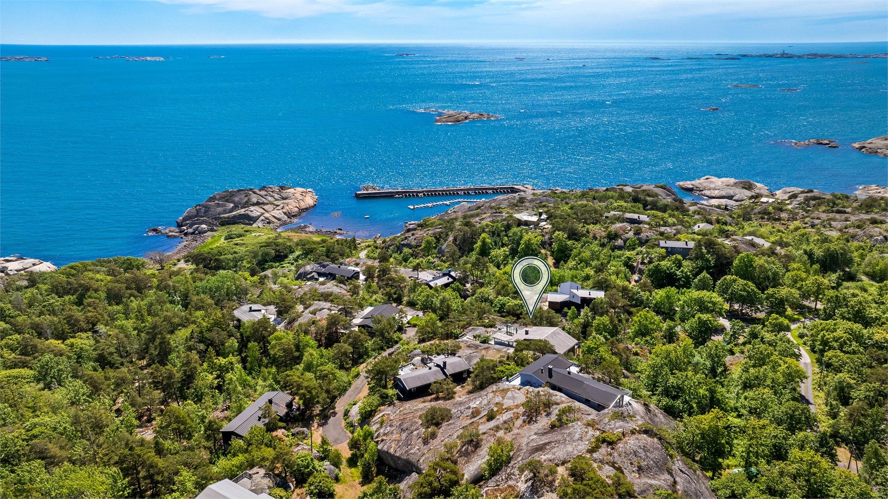 Turmulighetene starter ved utgangsdøren og det er rikelig med turområder i umiddelbar nærhet. Velkjente Ula og Kjerringvik er populære turmål og badestrender. Ula og Kjerringvik nås enkelt via kyststien.