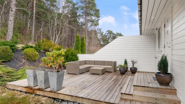 I tillegg til balkongen har leiligheten en stor, nordøstvendt terrasse på 29 m² ved inngangspartiet.