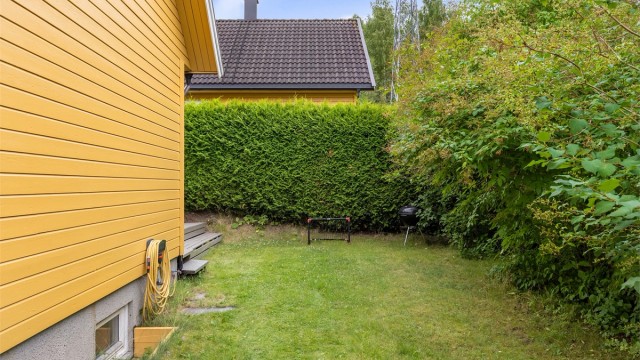 Her har du fri tilgang til en egen skjermet hage.
