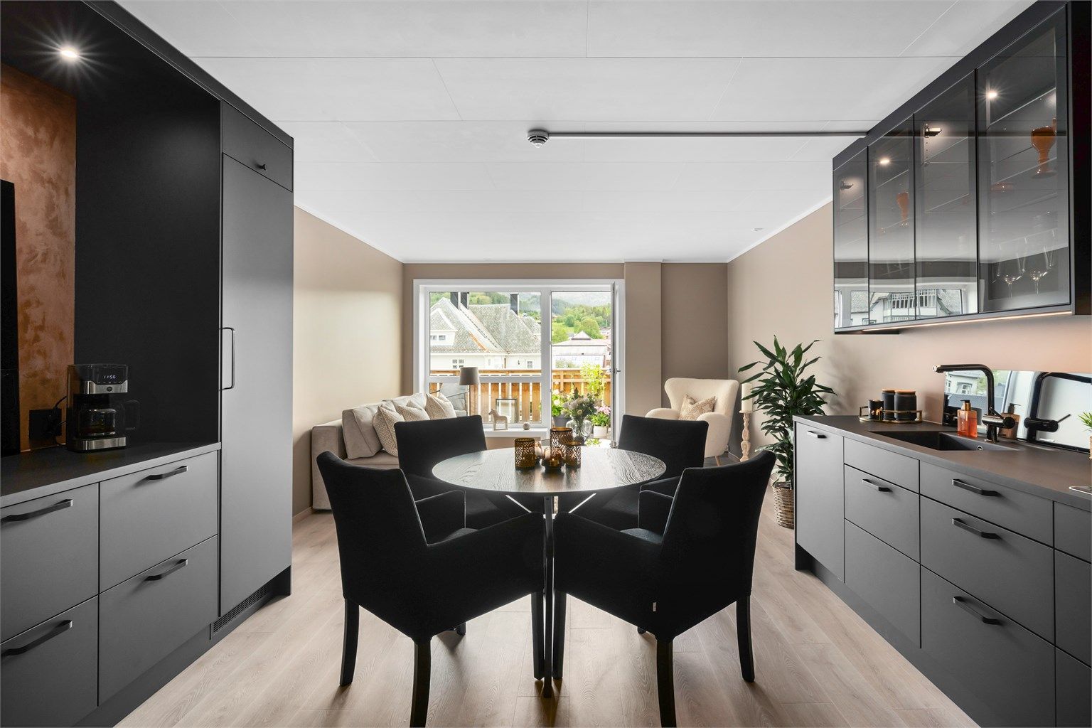 Velkommen til Sjøholtvegen 7 - presentert av Krogsveen v/eiendomsmegler Robert T. Iversen