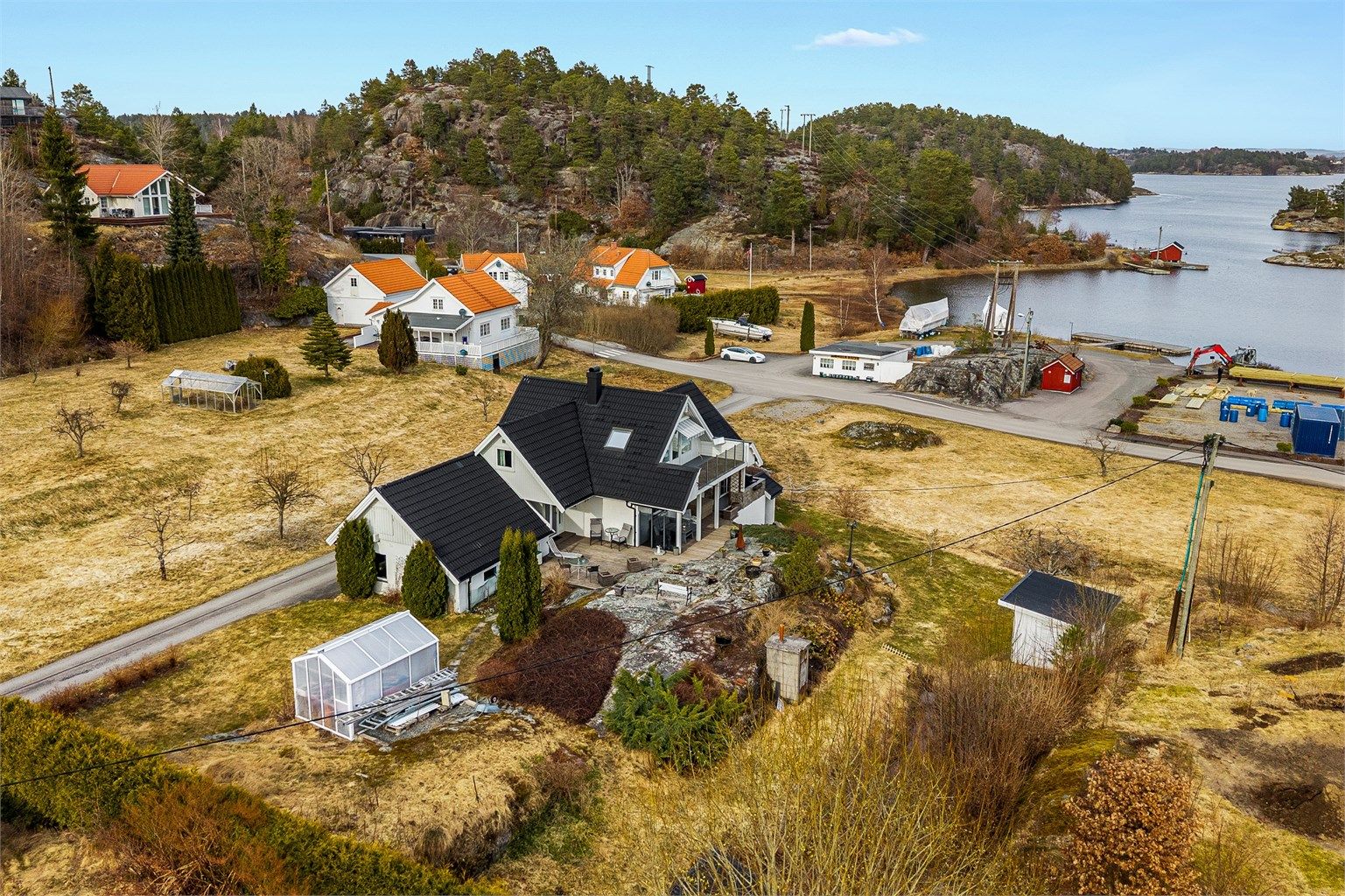 RO - Både ute og inne.