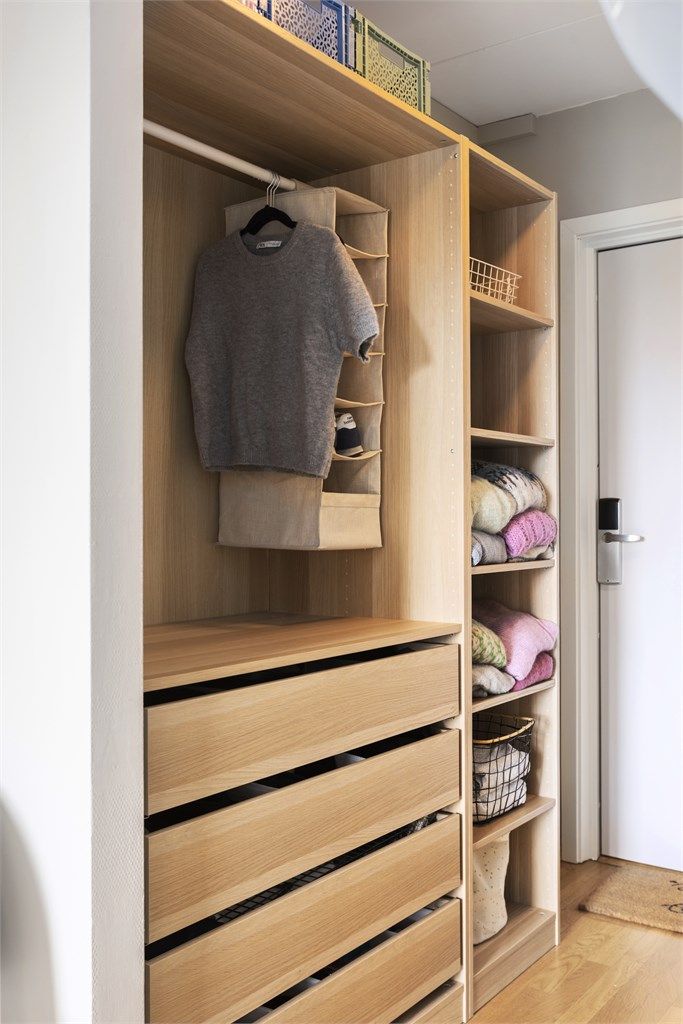 Leiligheten disponerer i tillegg en bod i kjelleren, for ekstra lagringsplass.
