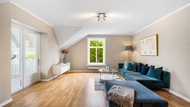 Velkommen til Løkkesvingen 12B - En pen halvpart av horisontaldelt tomannsbolig med en sentrumsnær beliggenhet.