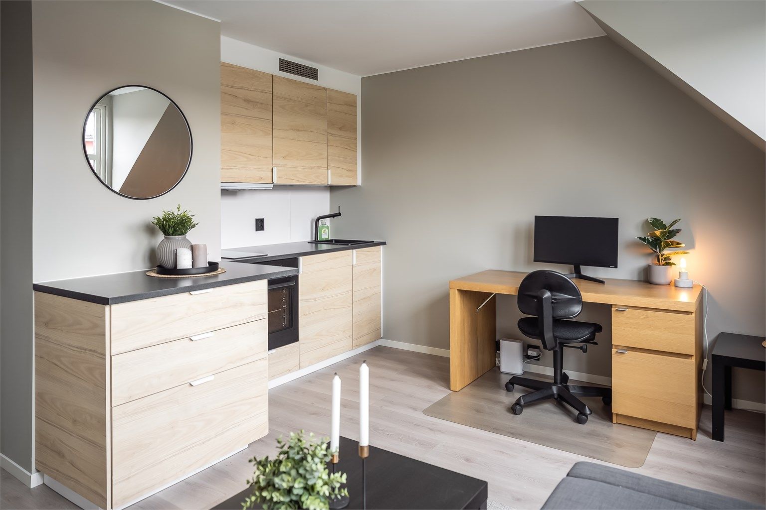 Stue og kjøkken har et areal på ca 14 kvm.