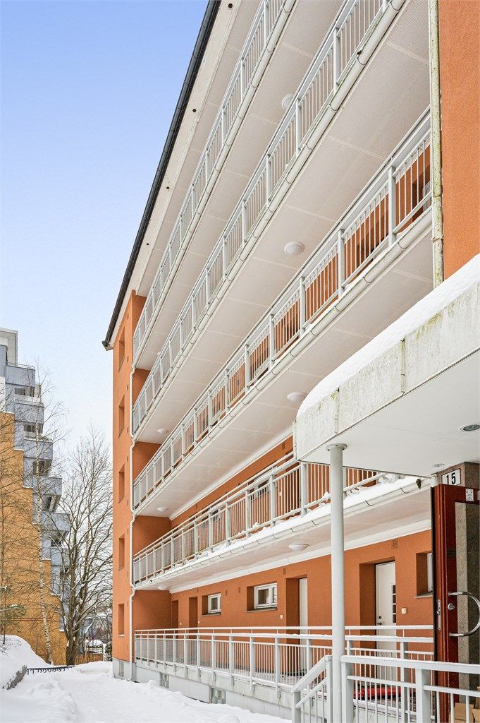 Bygget er fra 1993 og er en del av det veldrevne Myrer Borettslag, tilknyttet OBOS.