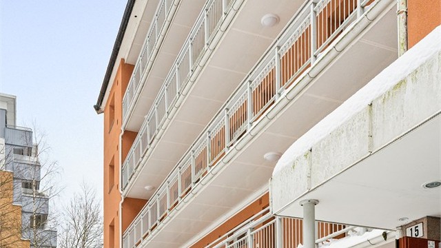 Bygget er fra 1993 og er en del av det veldrevne Myrer Borettslag, tilknyttet OBOS.