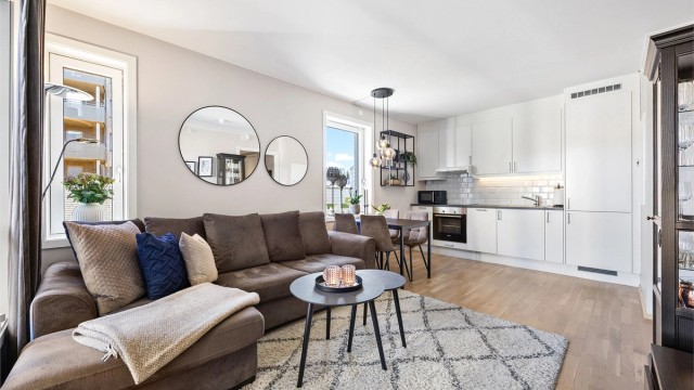 Velkommen til Dueveien 17! Presenteres av Jørgen Gabrielsen v/Krogsveen avd. Skedsmokorset. En moderne 2-roms leilighet fra 2016 med åpen stue- og kjøkkenløsning. Foto by Espen