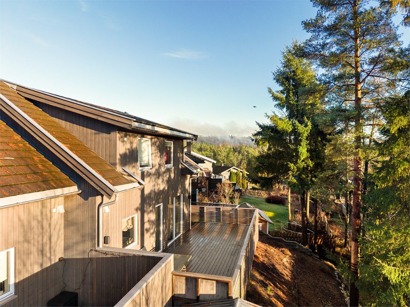 Bjørndalveien 6A presenteres av Per-Espen Omberg i Krogsveen. Fotograf; Kristoffer Kristiansen.