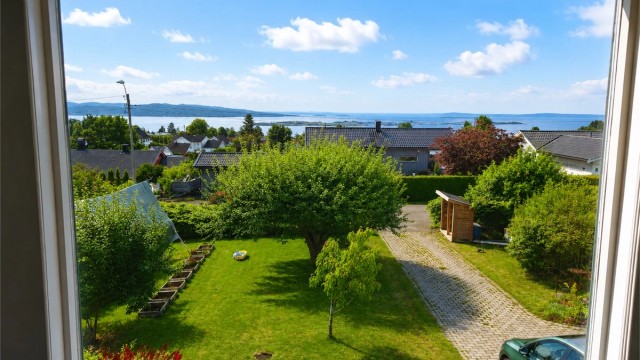 Enebolig beliggende i et veletablert og attraktivt boligområde i Holmestrand.
