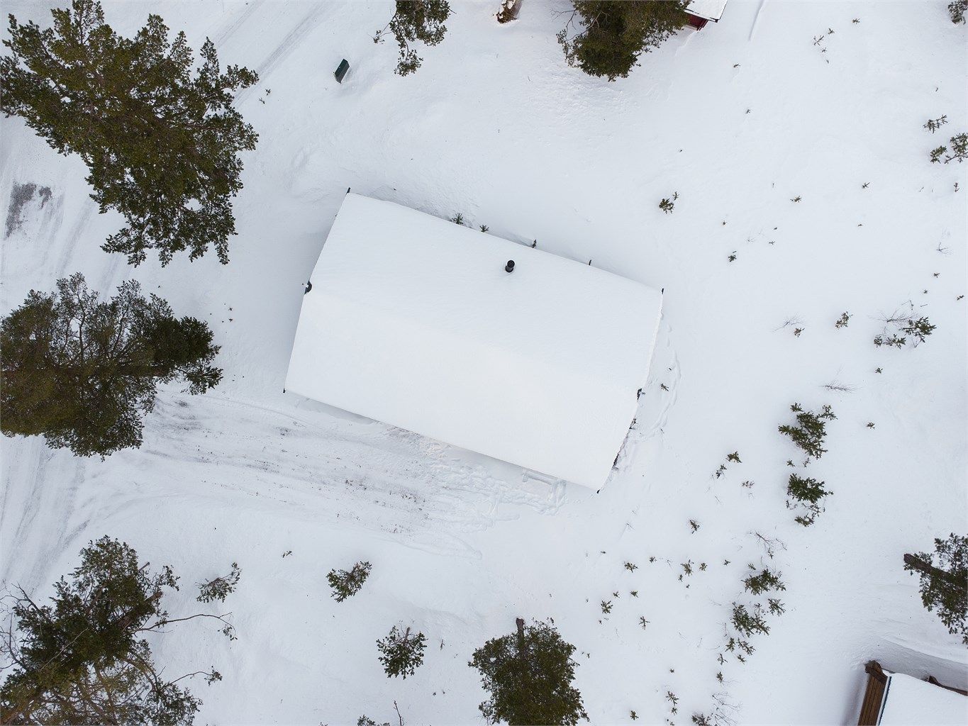 Dronebilde av eiendommen sett fra fugleperspektiv