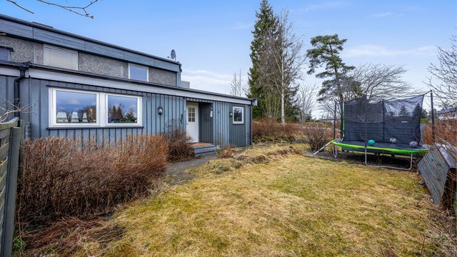 Hagen gir rom for lek og utendørsaktiviteter.