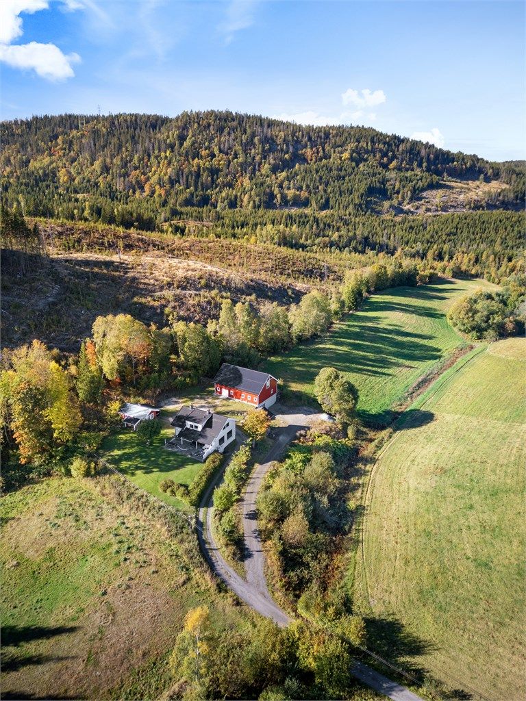 Umiddelbar nærhet til flott turterreng både om sommeren og vinteren, preparerte skiløyper og hyggelige turstier.