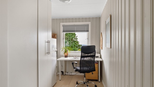 Soverom 3 er innredet som kontor, men er også fin størrelse for å benyttes som gjesterom/barnerom.