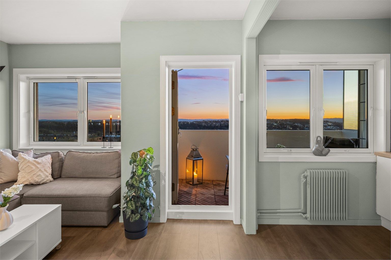 Herfra har du direkte utgang til balkongen som byr på god utsikt og gode solforhold.
Foto: Martine Eren Jacobsen.