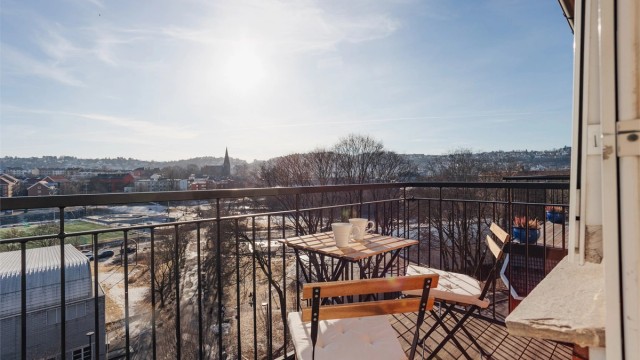 Høyt og fritt beliggende, med usjenert utsikt over hele nærområdet!