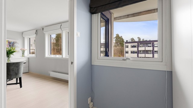 Rommet ligger praktisk til, adskilt fra entréen og med kort vei til stuen.