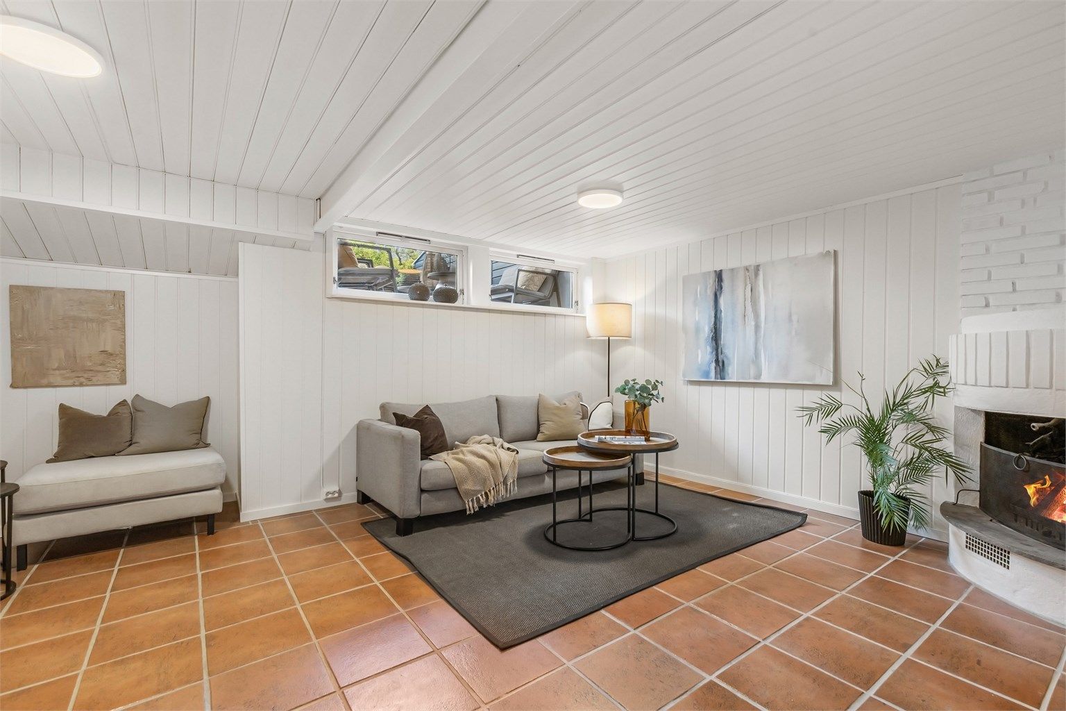I kjelleren finner du kjellerstue, bad, bod og disponibelt rom