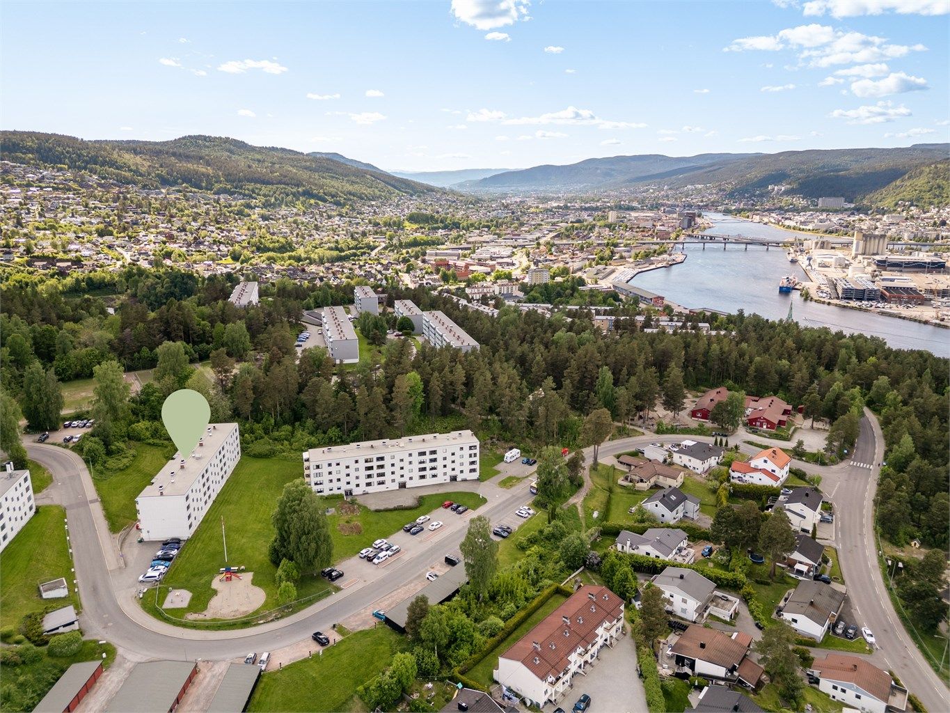 Nordbykollen med regulerte friarealer, flott turterreng og lysløype ligger som nærmeste nabo til borettslaget.