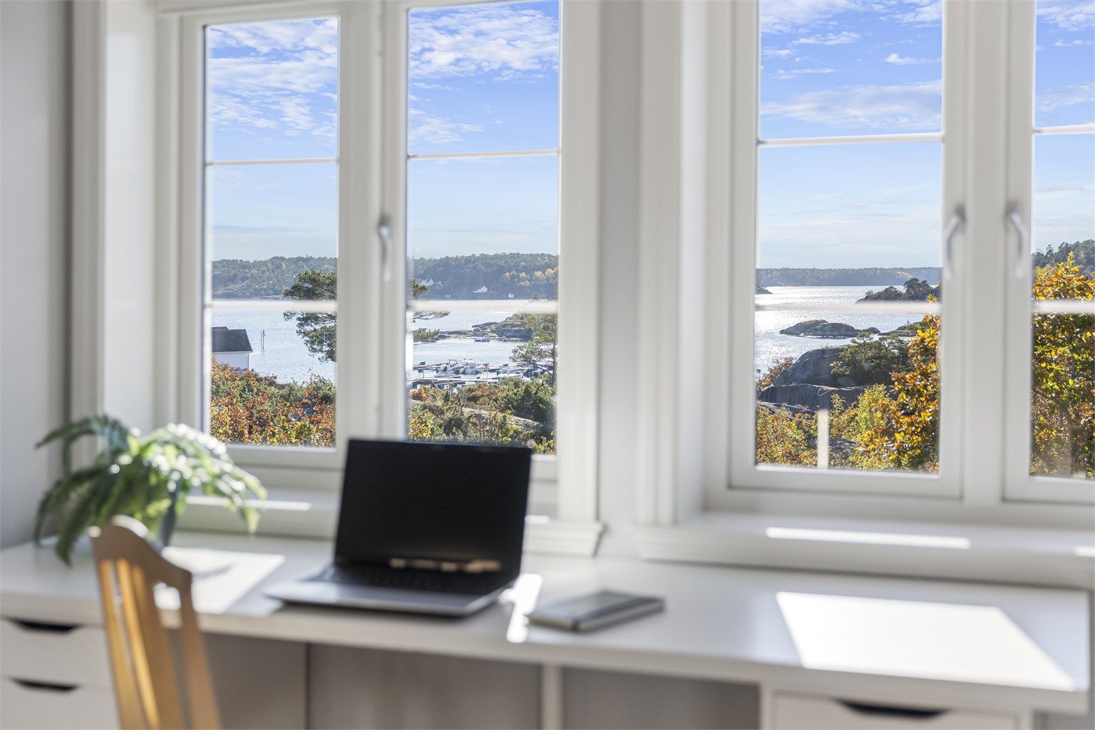 Fantastisk utsikt fra soverom i 2. etasje.