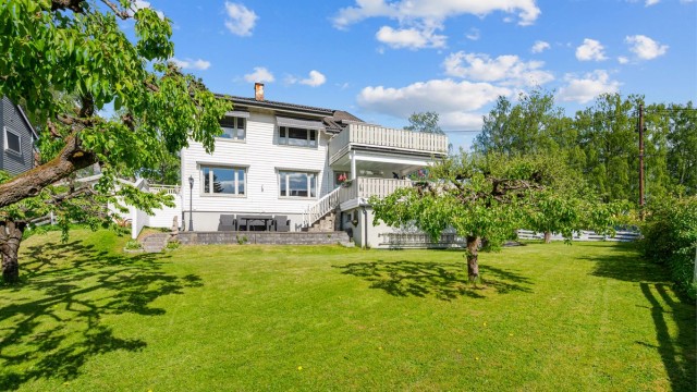 Nhut Nam Huynh v/Krogsveen har gleden av å presentere Bjerkealléen 28A!