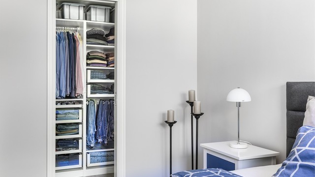 Leilighetens innvendige bod er tilknyttet hovedsoverommet og tatt i bruk som walk-in closet.