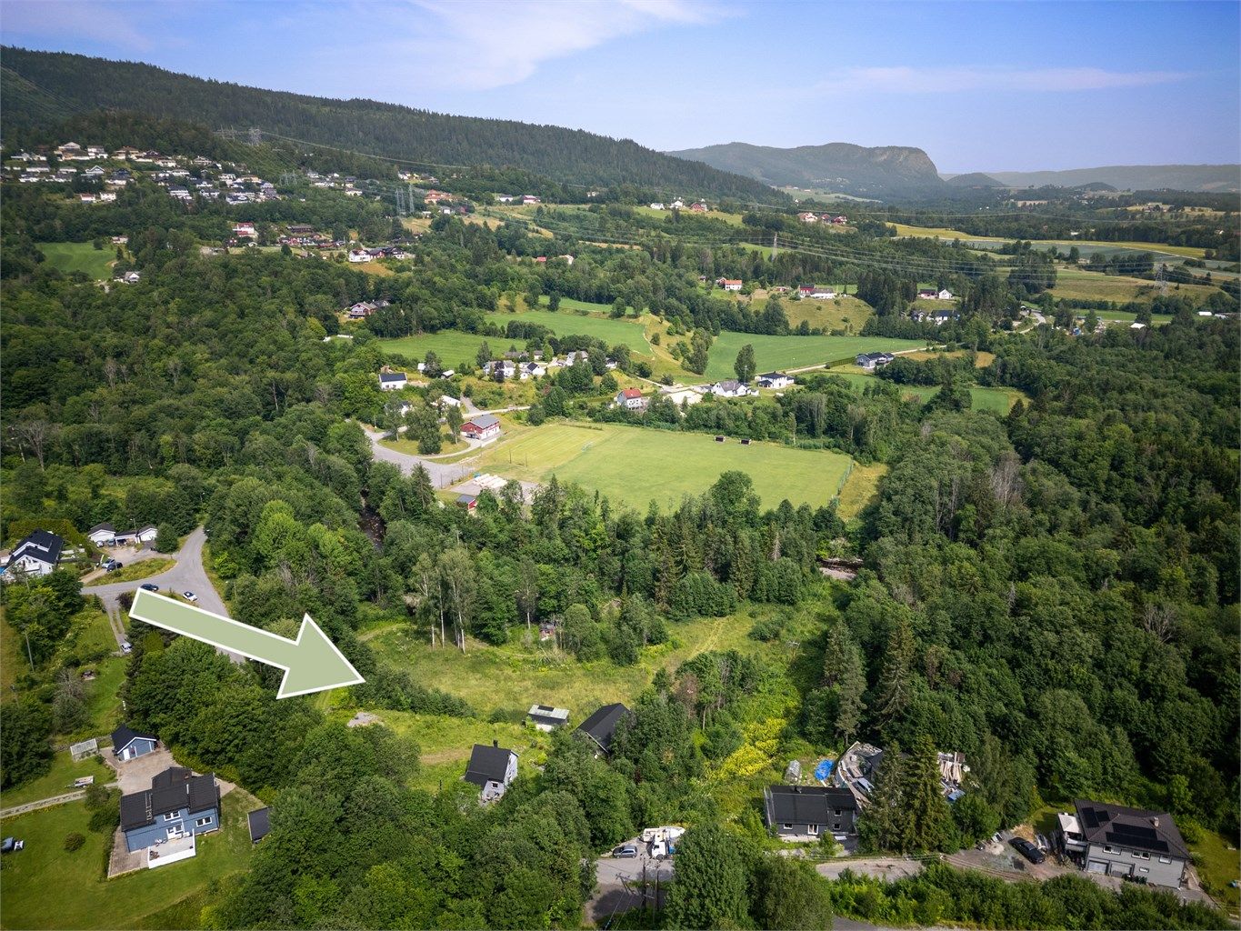 Beliggende like ved flott turterreng (sommer og vinter) i Drammensmarka, lysløype på Eggekollen.