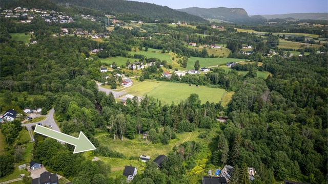 Beliggende like ved flott turterreng (sommer og vinter) i Drammensmarka, lysløype på Eggekollen.