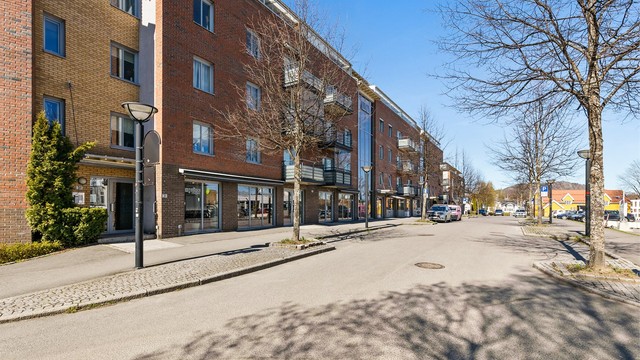 Boligen ligger sentralt til i Asker med kort vei til alt Asker sentrum har å by på.