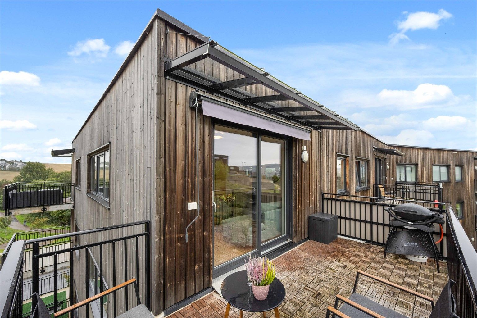 Velkommen til Trygve Haavelmos vei 1- Presenteres av Eiendomsmegler Sarvajuthan Mahalingam v/Krogsveen!  