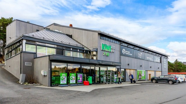 Både Kiwi og Rema ligger begge innen gangavstand til leiligheten