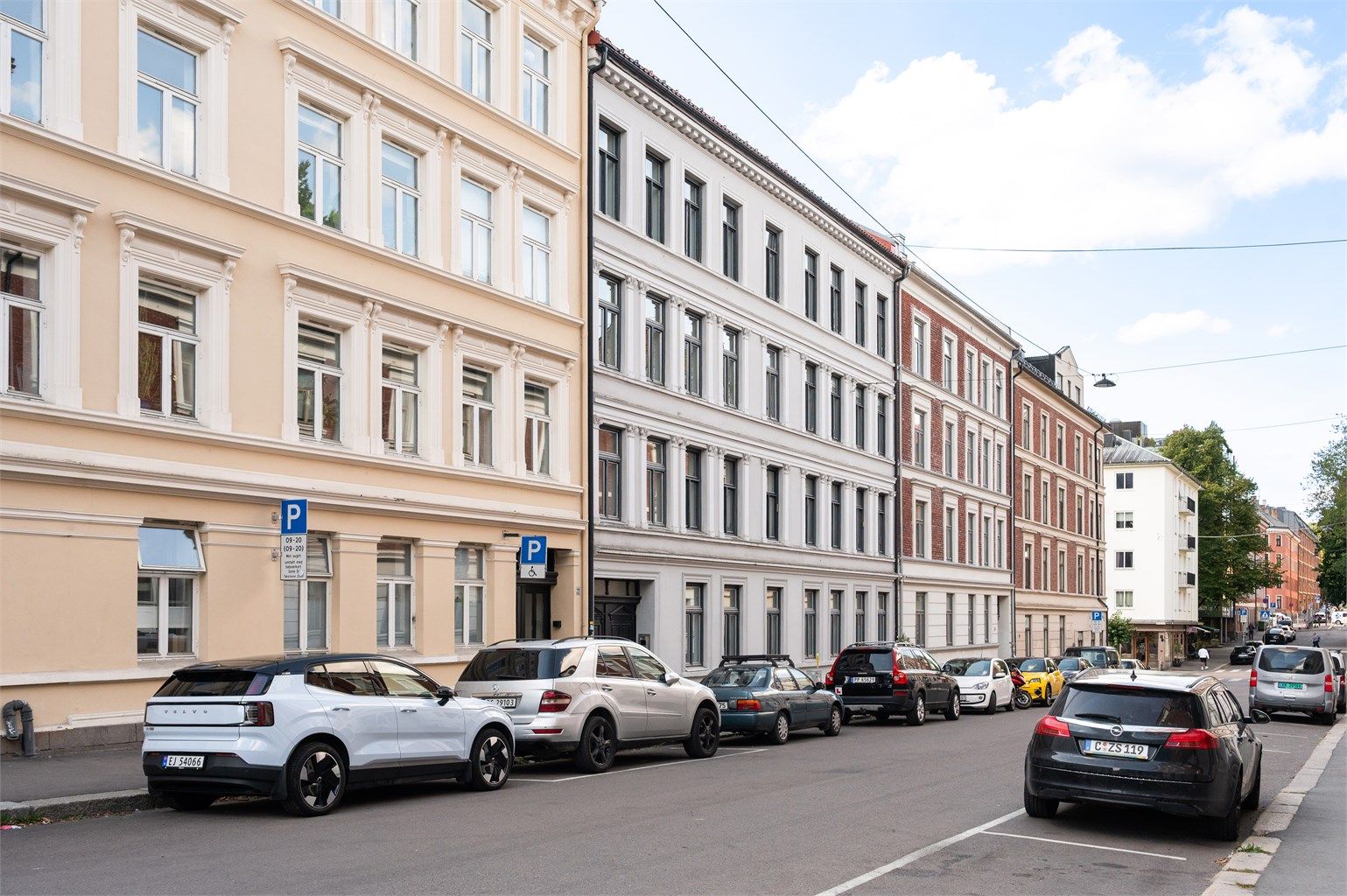 Beliggenheten på Rodeløkka kombinerer rolig byhygge med nærhet til Grünerløkkas pulserende liv.