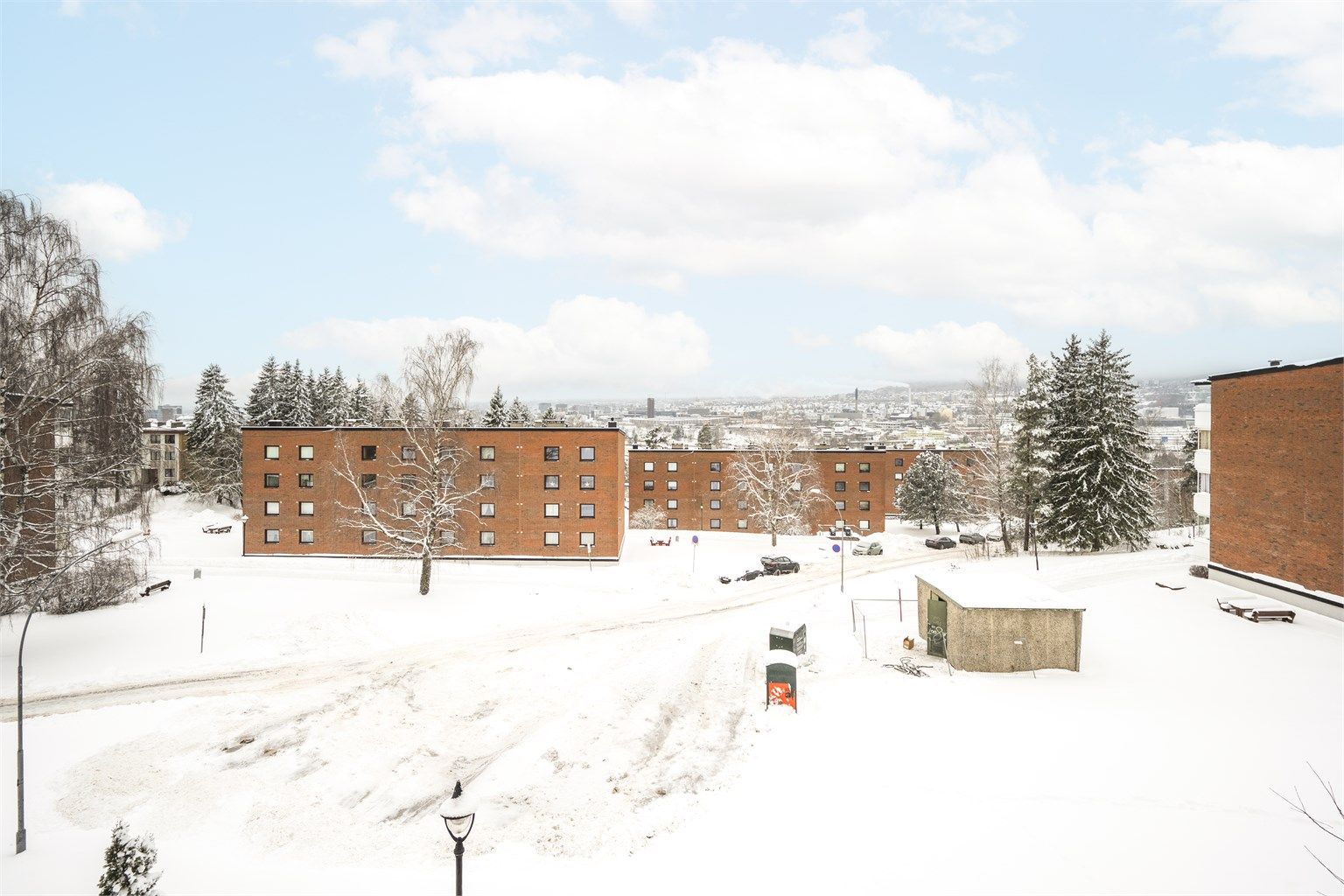 Svært god avstand mellom blokkene. 