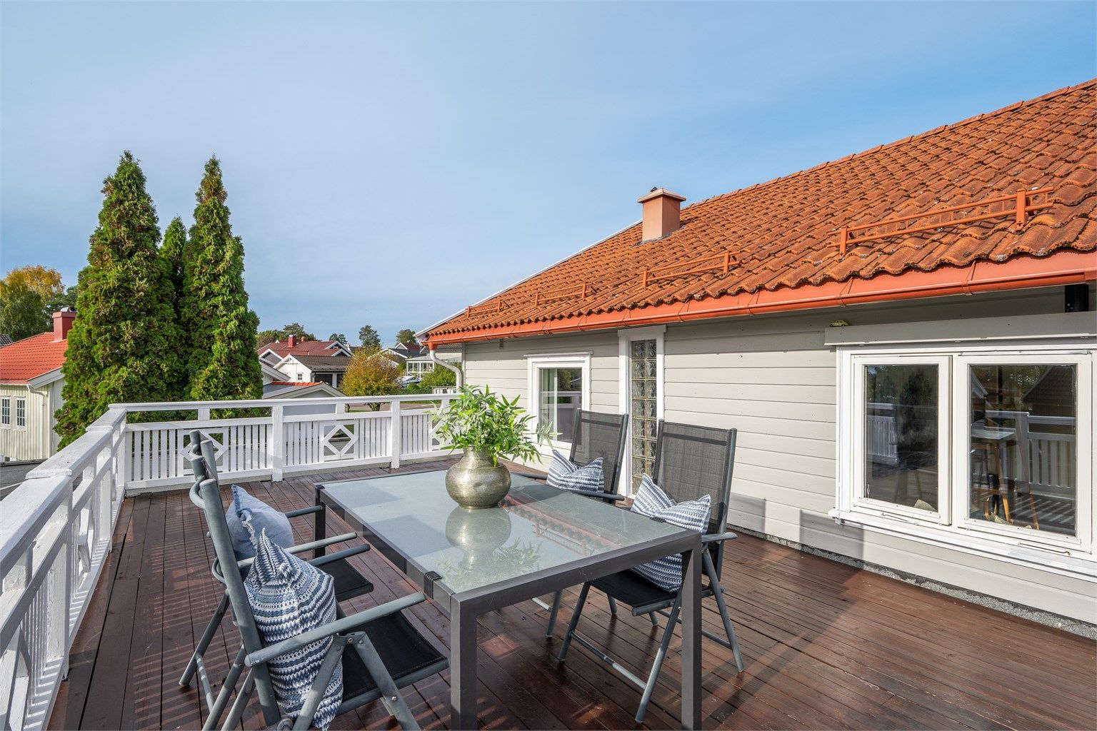 Nyt lange sommerdager og kveldssol i lune og skjermede omgivelser.