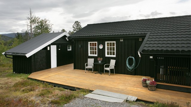 Terrassedekket ble oppført i 2018 med understøtte forankret i fjell.