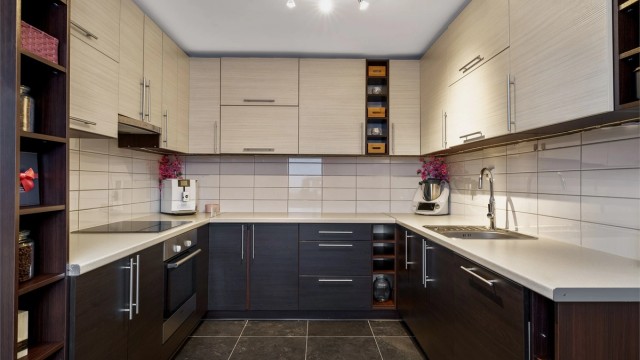 Stilrent kjøkken med slette fronter.