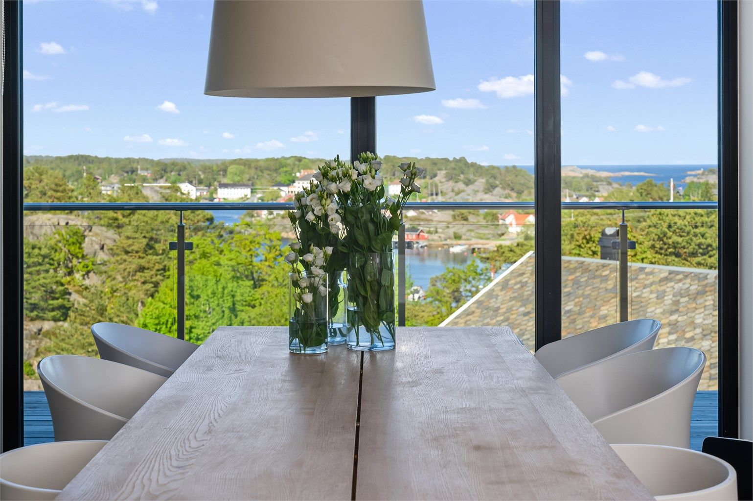Nyt måltidene med en enestående utsikt over skjærgården.