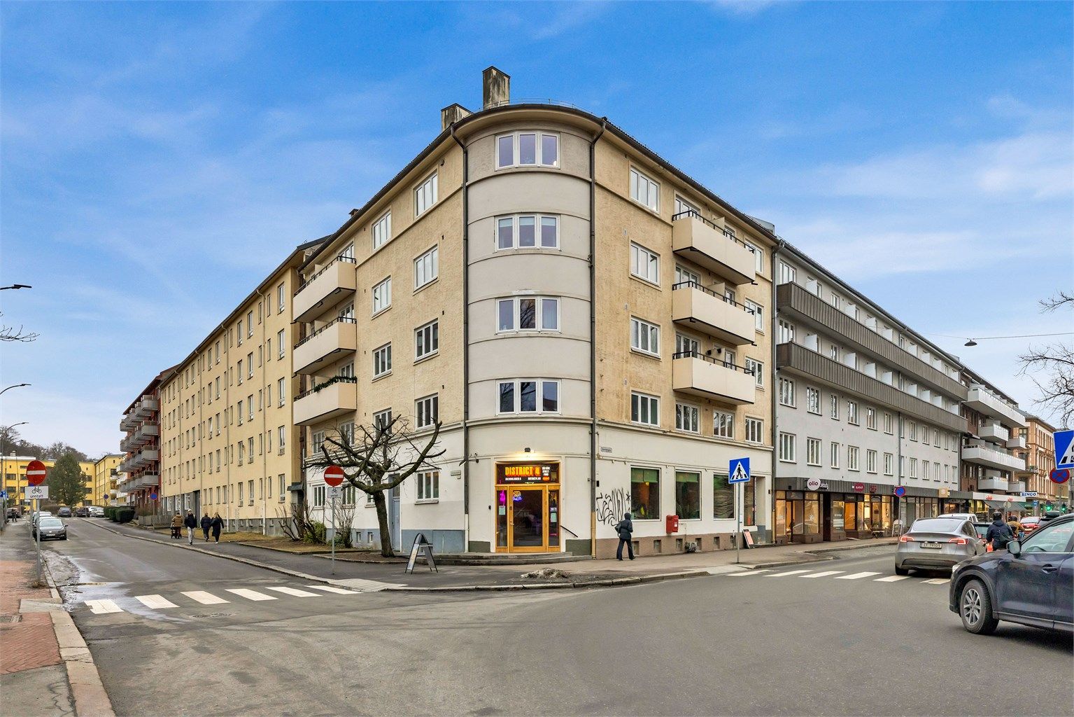 Her bor du fredelig, samtidig som du har et levende og etablert nærmiljø rett utenfor døren.