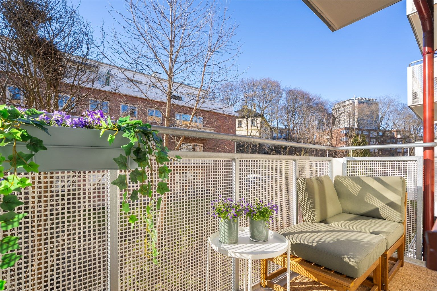 En sjarmerende leilighet med sovealkove og balkong!