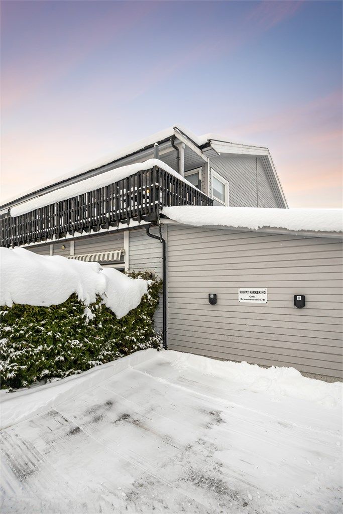 Leiligheten disponerer to faste utvendige parkeringsplasser - Rett ved leiligheten (adkomst fra Gamle Drammensvei)