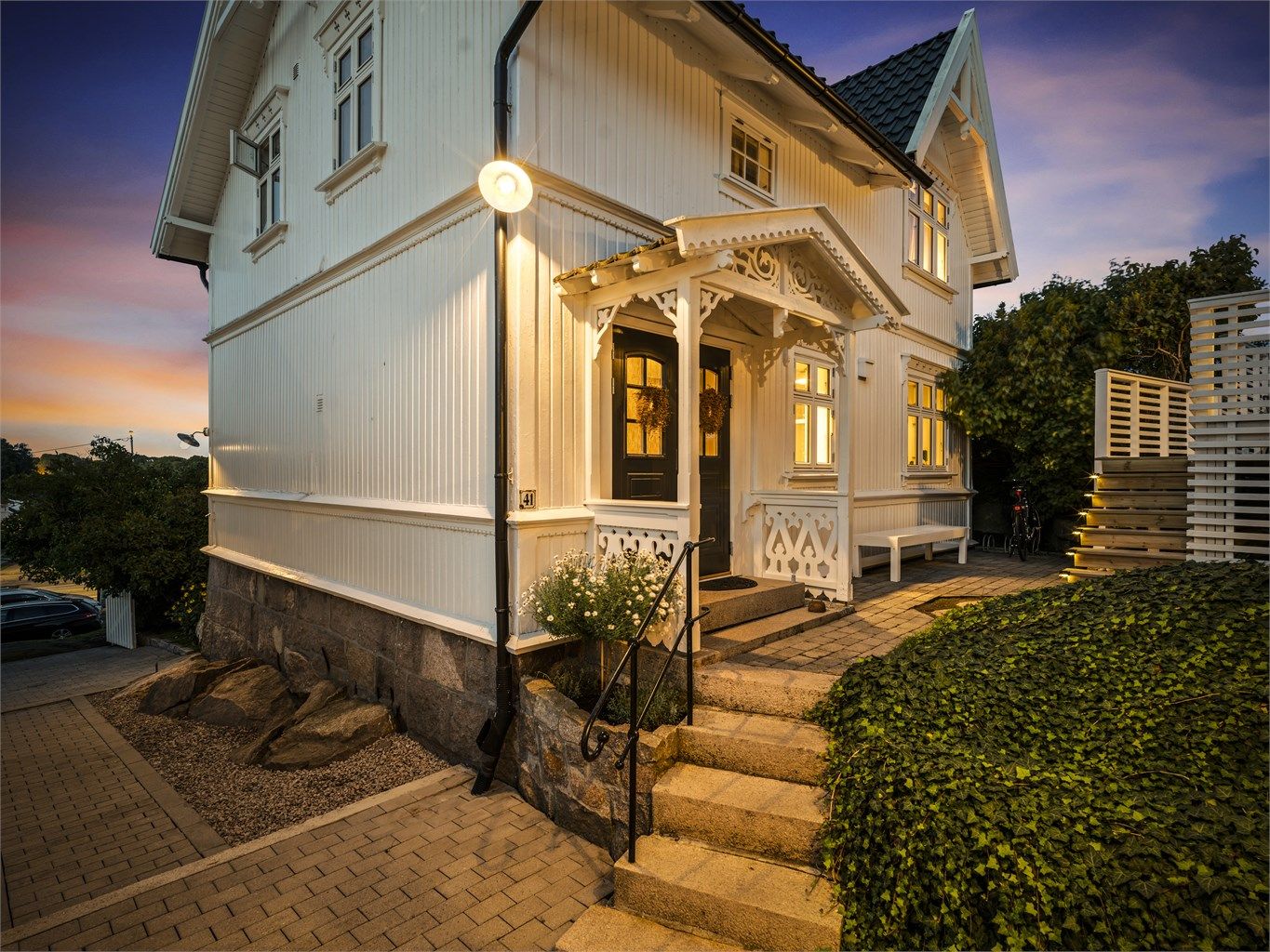 Inngangsdøren ble skiftet ut høsten 2023.