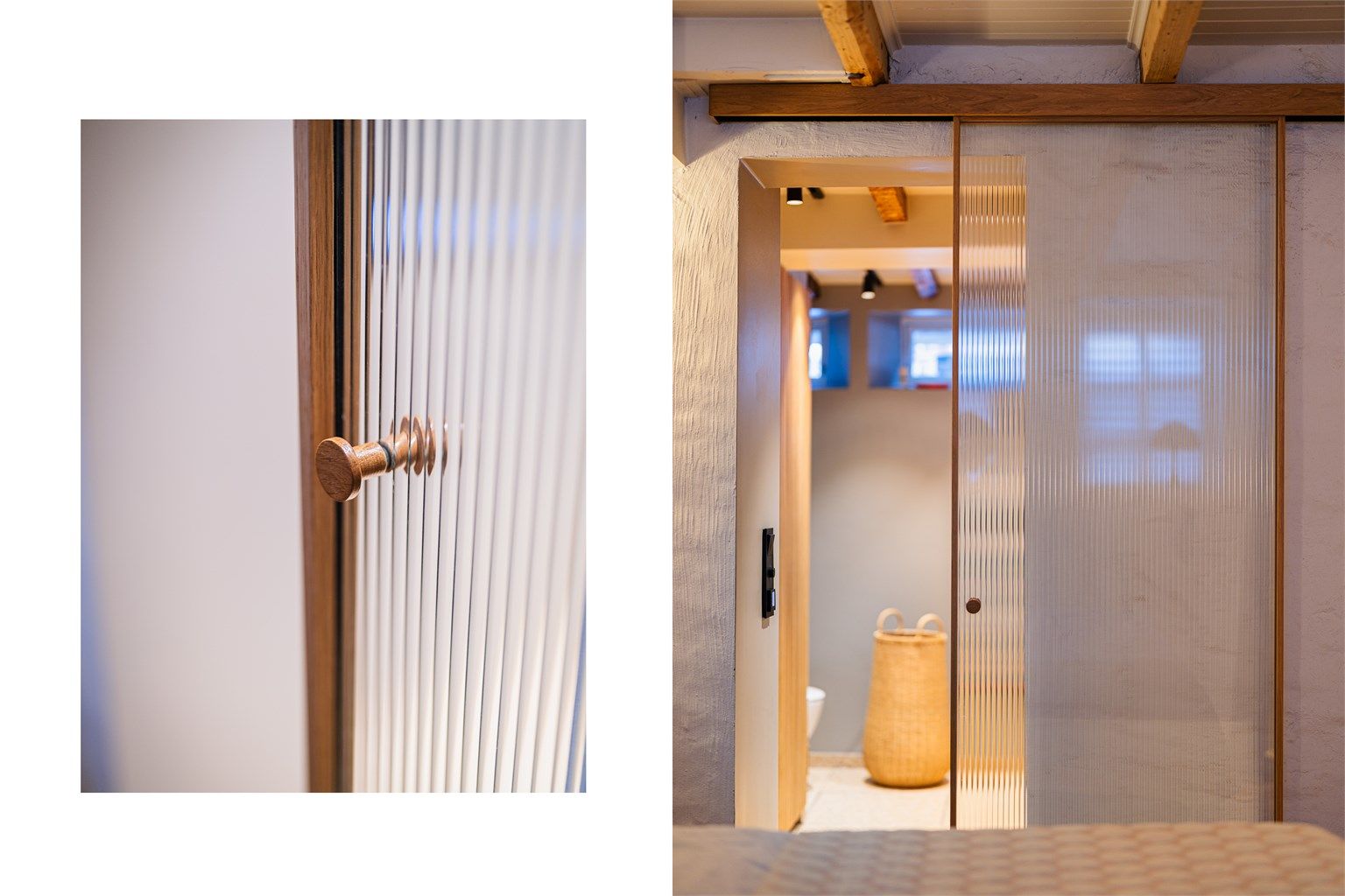 En elegant skyvedør i glass og tre fører inn til badet.